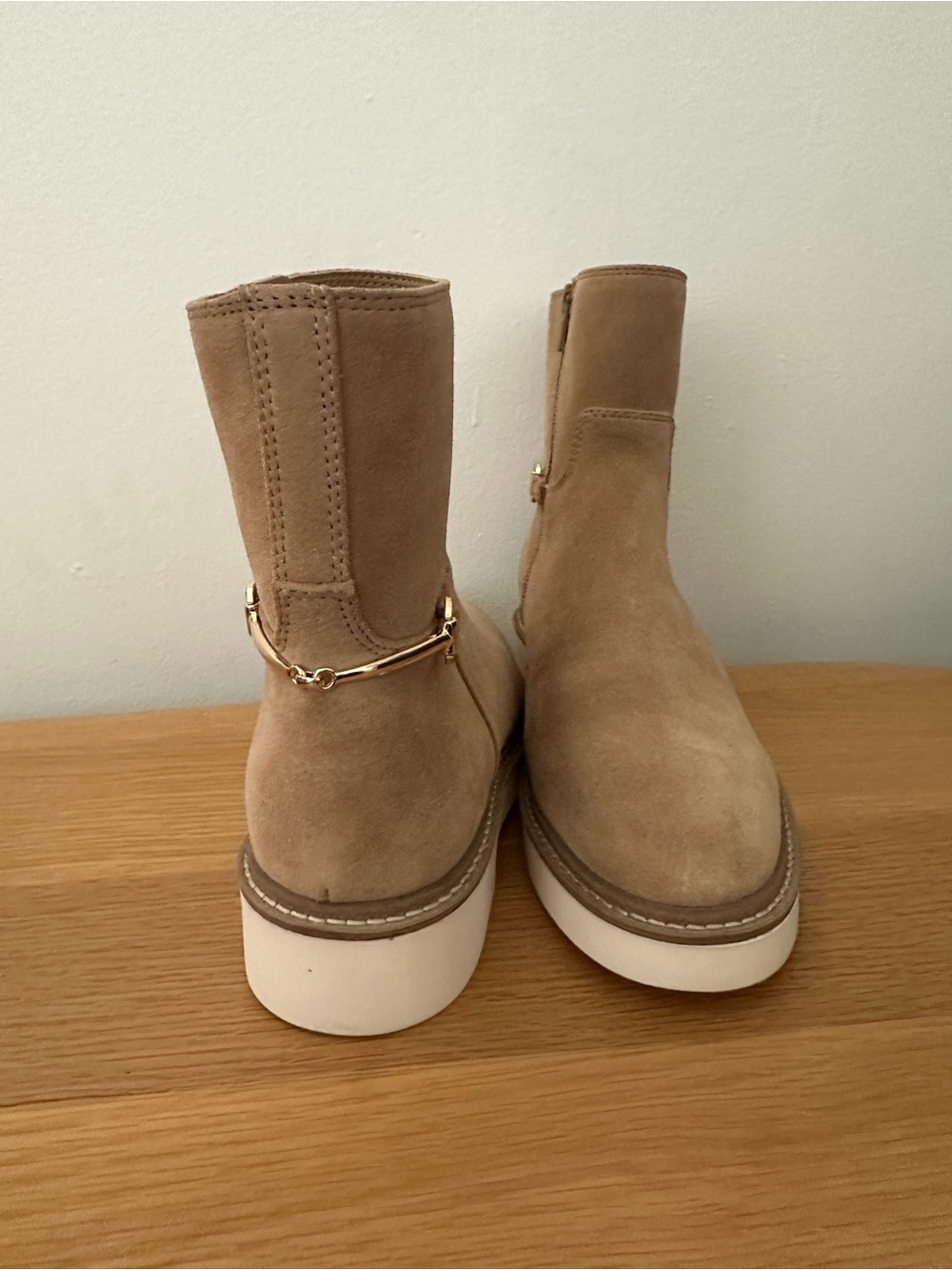 Steve Madden NWOT Beige Suede Platform Ankle Boots with Gold Chain New